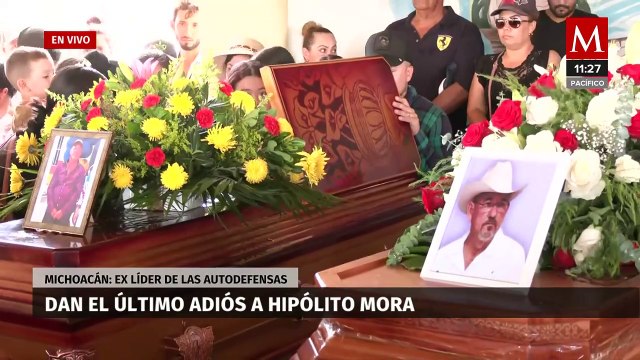 Familiares y compañeros dan el último adiós a Hipólito Mora en Michoacán