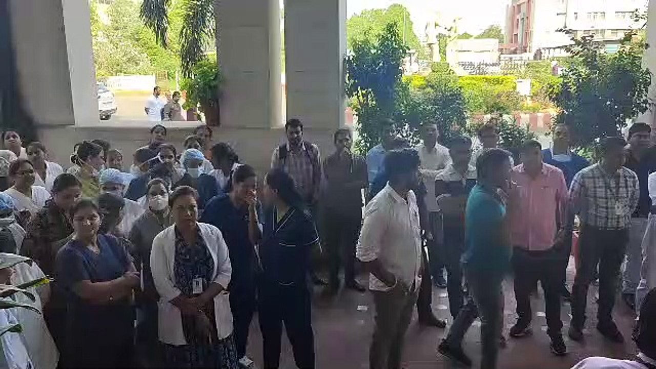 नर्सेज ने किया कार्य बहिष्कार, मरीजों को हुई परेशानी