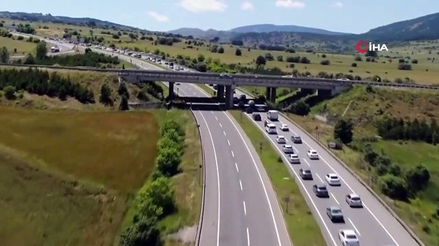 Bayram tatili sonrası dönüş trafiği! İstanbul-İzmir Otoyolu ve Osmangazi Köprüsü'nde hareketlilik sürüyor