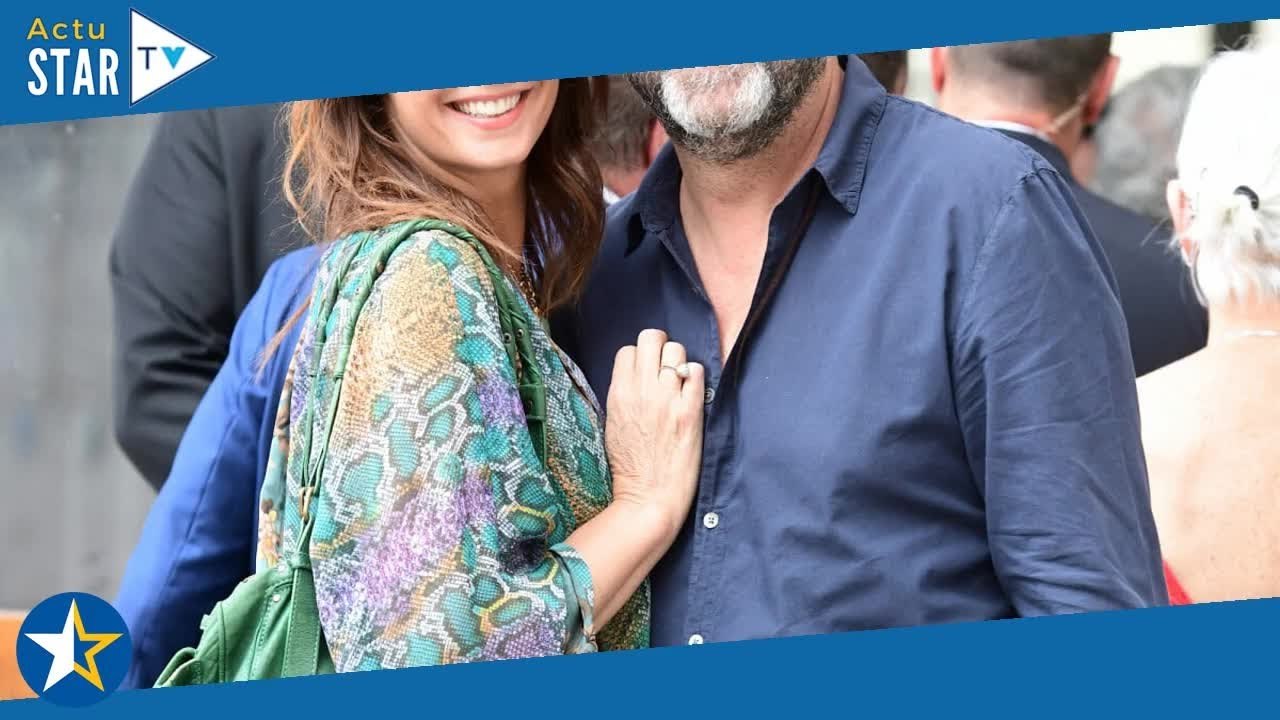 PHOTOS Julia Vignali et Kad Merad complices et amoureux pour un mariage : sortie entourés d'autres V