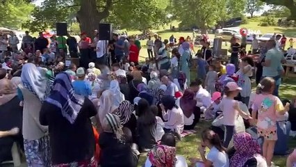 L'événement de vacances organisé dans le village a été le théâtre d'images colorées.
