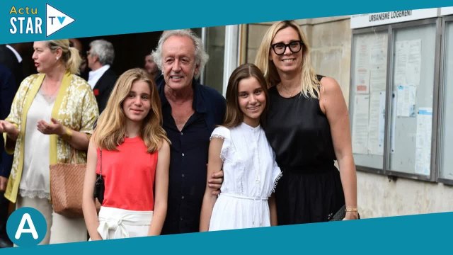 Didier Barbelivien en famille : entouré de ses jumelles de 12 ans et de sa  femme Laure pour un grand - Vidéo Dailymotion