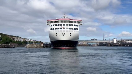 Steam Packet's new flagship Manxman arrives in Douglas Harbour for first time