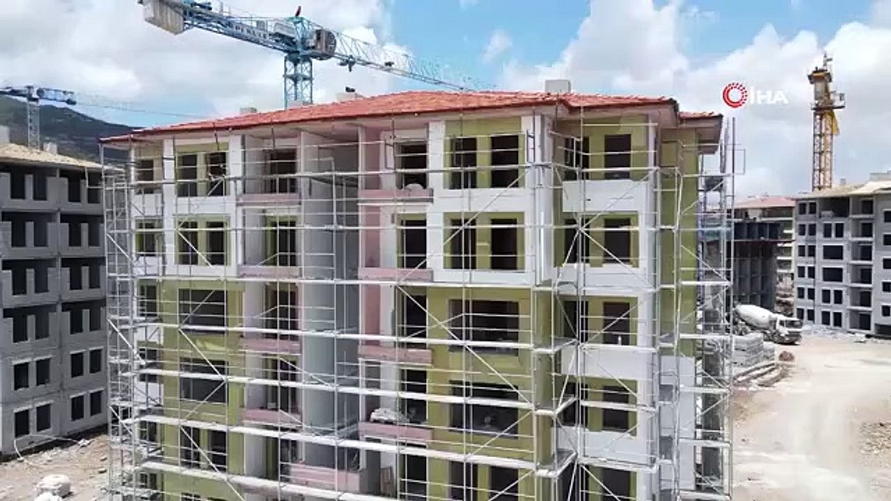 Minister Özhaseki: „Wir haben keine Zeit, in der Erdbebenzone anzuhalten und uns auszuruhen“