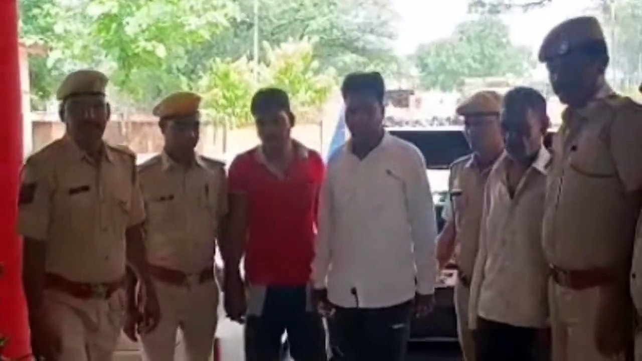 अफीम तस्करी करते पिता और 2 पुत्र गिरफ्तार: तीन...