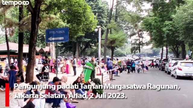 Libur Panjang, Suasana Kebun Binatang Ragunan Diserbu Pengunjung