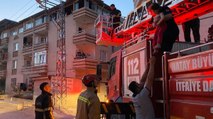 Yangında 5 katlı binada mahsur kaldılar: 25 kişi kurtarıldı