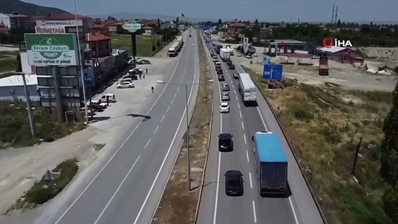 Afyonkarahisar-Konya karayolunda tatilcilerin dönüş yoğunluğu başladı