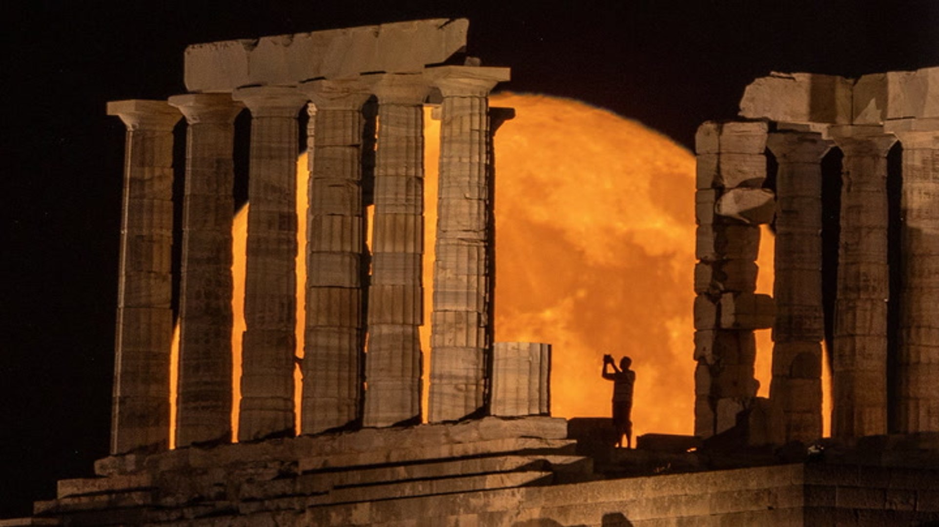 see-the-first-supermoon-of-2023-light-up-the-sky