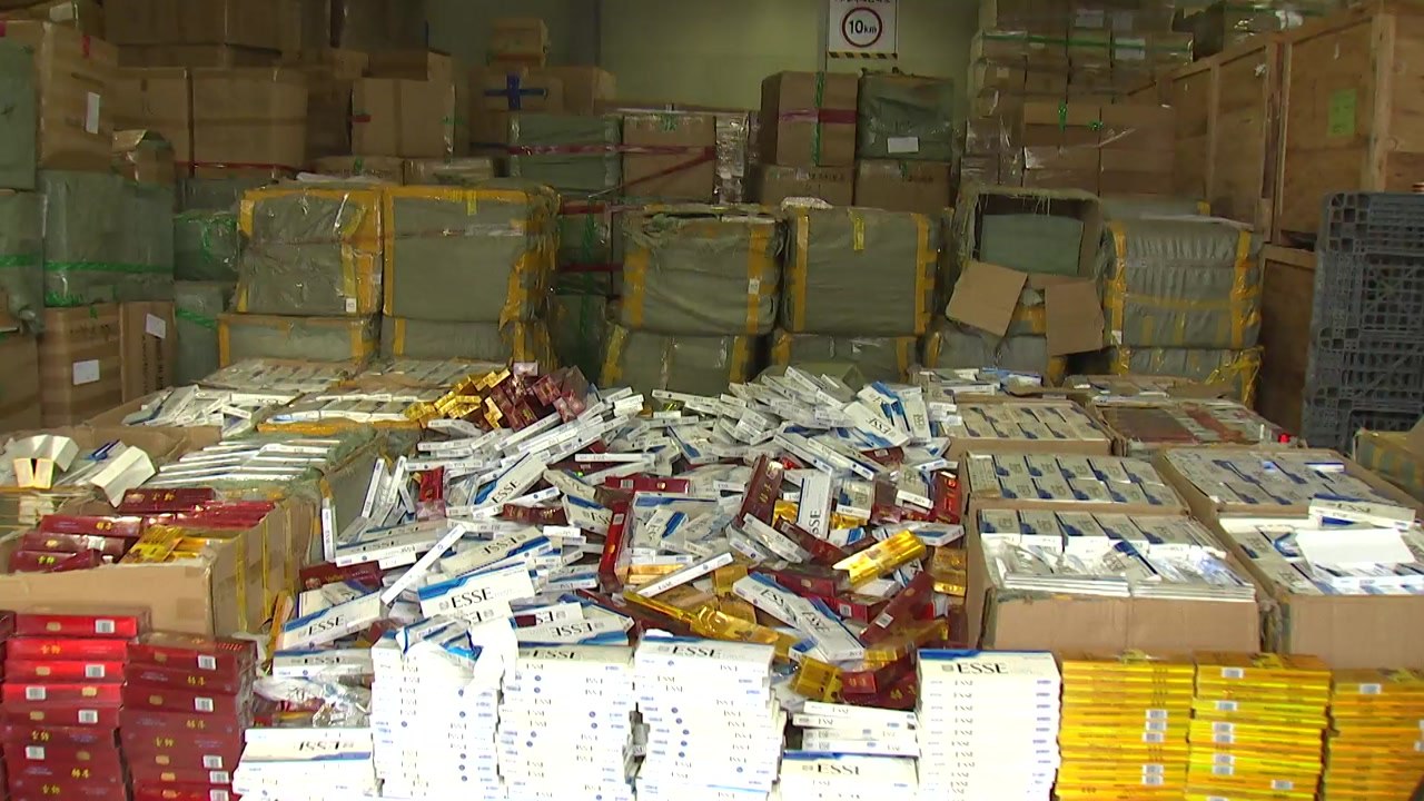 중국산 '가짜 담배' 18만 갑 밀반입한 일당 적발 / YTN