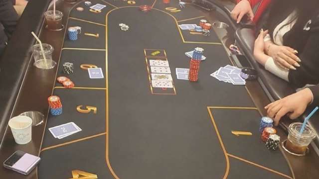 '20억 원대 불법 도박 홀덤펍' 운영 업주 등 검거 / YTN