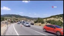 Densité du trafic sur l'autoroute Antalya-Konya après des vacances
