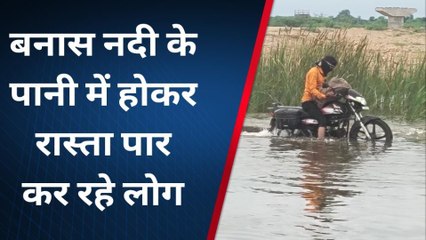 टोंक : जल्दबाज़ी के चक्कर मे हादसे को न्यौता दे रहे राहगीर और दुपहिया वाहन चालक, देखिए