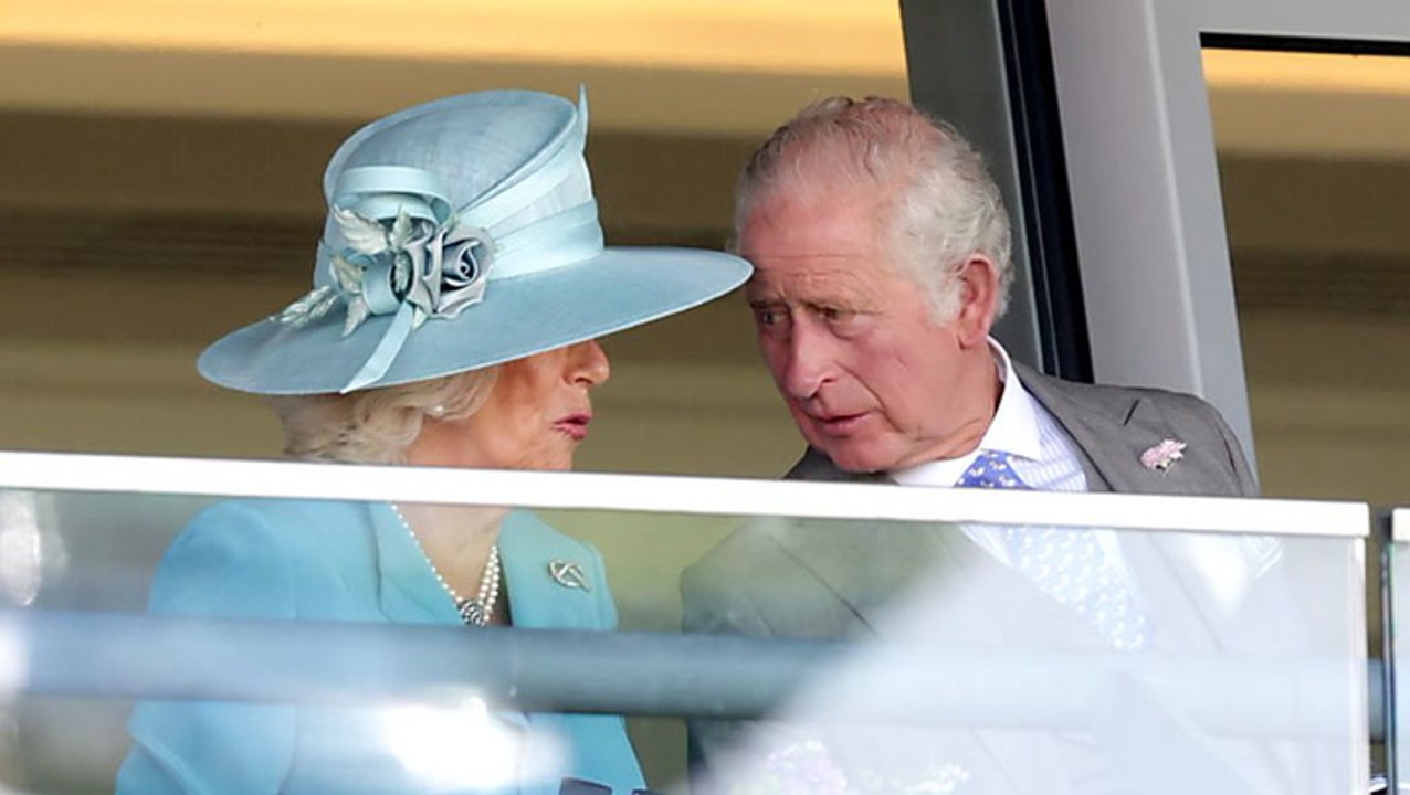 Körpersprache-Experte verrät: Charles wird nervös, wenn Camilla ...