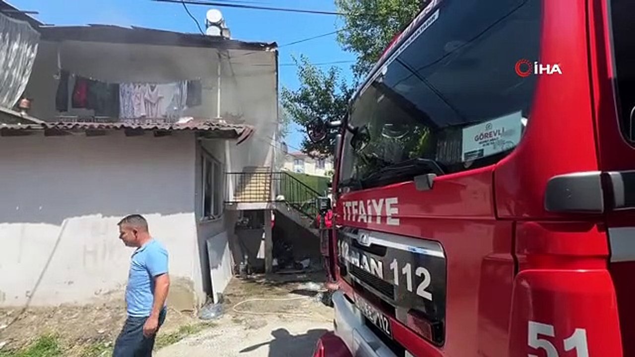Su ısıtıcısı evi yaktı, alev alev yanan evi itfaiye söndürdü