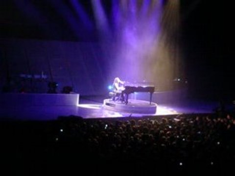 Alicia Keys-Sure Looks Good..Concert Marseille(22 Mars 2008)