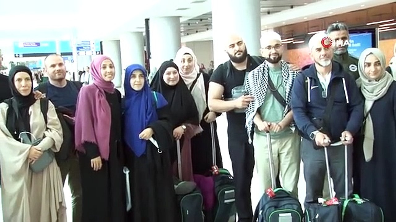 Les pèlerins ont commencé à rentrer chez eux depuis les terres saintes