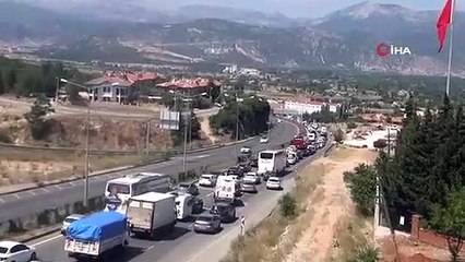 Densité de retour des vacanciers sur l'autoroute... Des files d'attente formées sur des kilomètres Des feux tricolores annulés