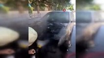 Une voiture en stationnement a pris feu