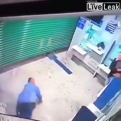 Quand tu arrives juste avant la fermeture de la banque