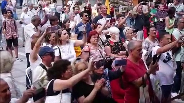 L'enthousiasme du festival folklorique des Balkans a eu lieu à Edirne