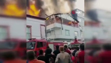 Incendie sur le toit à Bursa ： Attention surveillée par le quartier