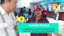 UNA DECISIÓN DEL DIRECTOR DE LA TERMINAL TERRESTRE DE GUAYAQUIL DEJÓ EN EL PISO A LOS PASAJEROS