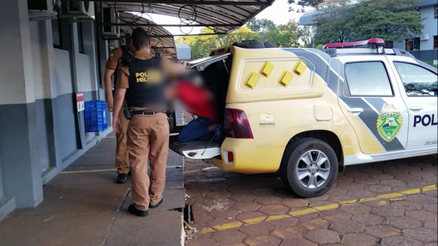 Indivíduo agride esposa, filho e sogra e acaba detido; amigo dele ameaçou PM e foi junto