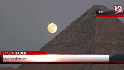 Giza Piramitleri ile Dolunay Manzarası 🌕