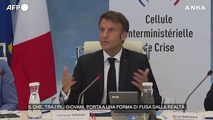 Francia, Macron ai genitori dei giovani manifestanti: "Teneteli in casa"