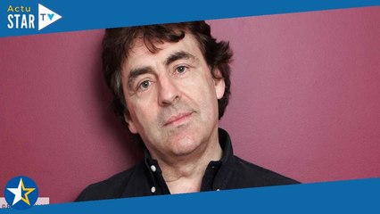 Obsèques de Claude Barzotti : l'hommage bouleversant de ses filles Sarah et Vanessa