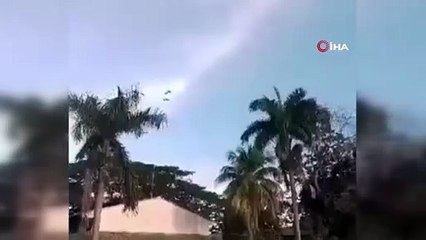 Eğitim uçakları havada  çarpıştı