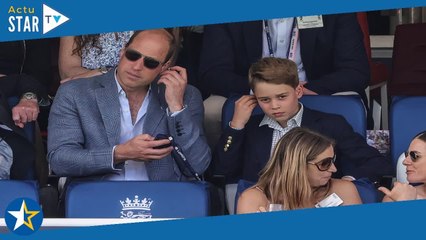 Prince George gourmand : de sortie pour un match avec William, il se fait plaisir dans les gradins