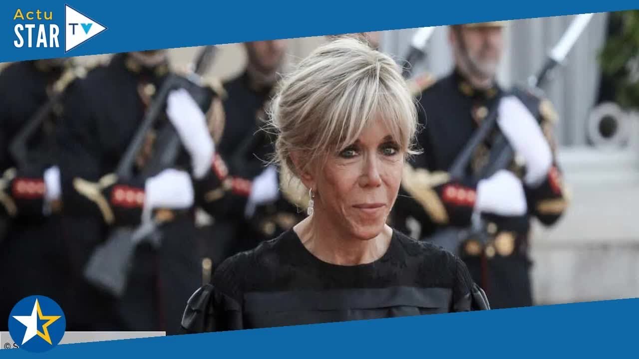 Brigitte Macron : ce cliché avec Emmanuel qu’elle a encadré dans son bureau