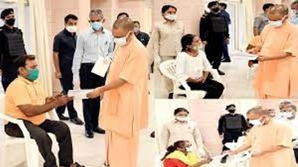 जनता  दरबार में सीएम योगी ने सुनी फरियाद