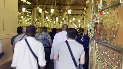 Hacılar Medine'de Peygamber Efendimizi ziyaret ediyor