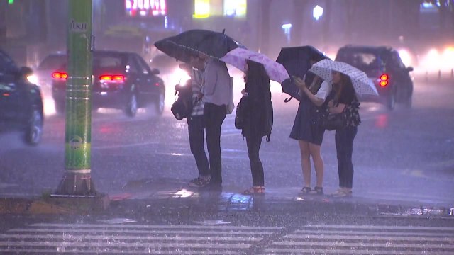 [날씨] 서울 올 최고 34.7℃...내일 장마전선 북상, 수도권 150mm / YTN