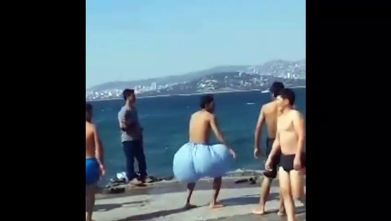 "Bu kadar da olmaz" dedirten görüntü! Büyükada’da çöp poşetiyle denize girdiler