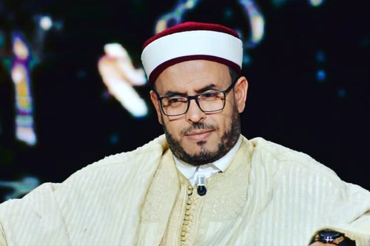 واصفا الأمر بـ الدين الخرافي .. شيخ تونسي يثير الجدل بتصريحاته حول مسألة العين والحسد