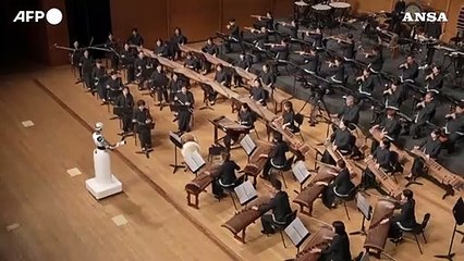 Download Video: Corea del Sud, robot dirige un'orchestra a Seoul