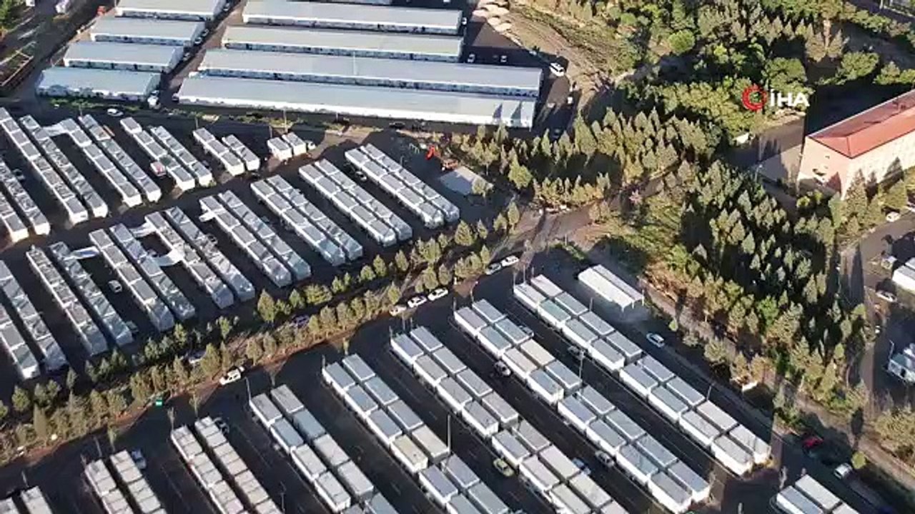 Glück der Erdbebenüberlebenden, die Drohnen vor der Kamera sahen
