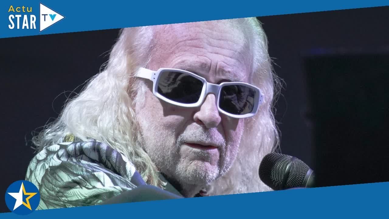 Michel Polnareff rejoint par surprise par son fils Louka en plein concert à Paris