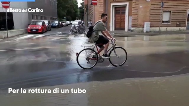 Bologna, il video degli allagamenti in via Corticella