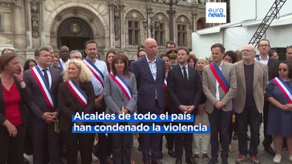 Download Video: Concentraciones en los ayuntamientos de toda Francia en apoyo al alcalde cuya casa fue atacada