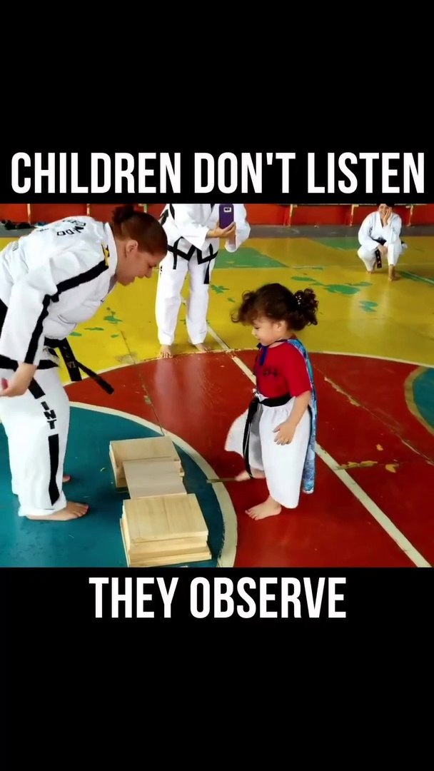 ⁣child reaction//observation //funny video
