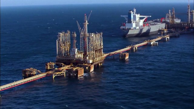 Arábia Saudita e Rússia limitam oferta de petróleo para elevar os preços