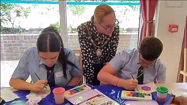 Haywards Heath mayor joins fun clay workshop at Oakwood Court care home