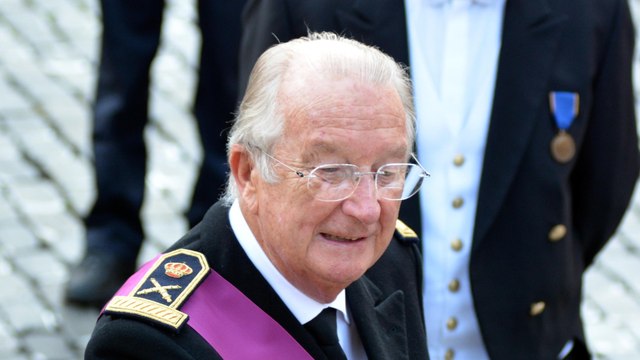 GALA VIDEO - Le roi Albert II de Belgique : ce jour où il a annoncé son abdication en direct à la télévision