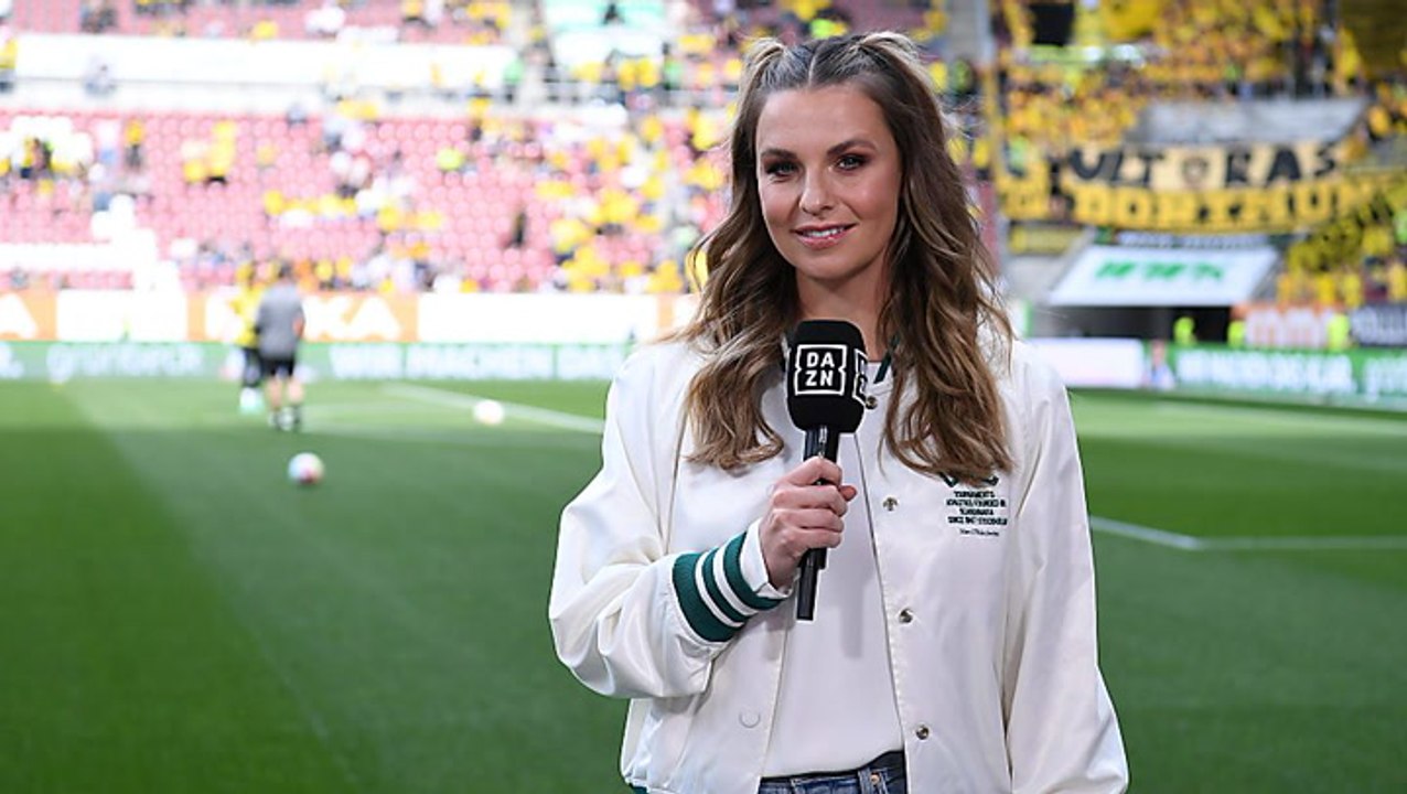 Laura Wontorra in knappen Shorts: SO durchtrainiert sind ihre Beine