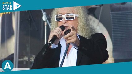 « Ca m'a vraiment beaucoup ému » : Michel Polnareff rejoint par son fils Louka en plein concert